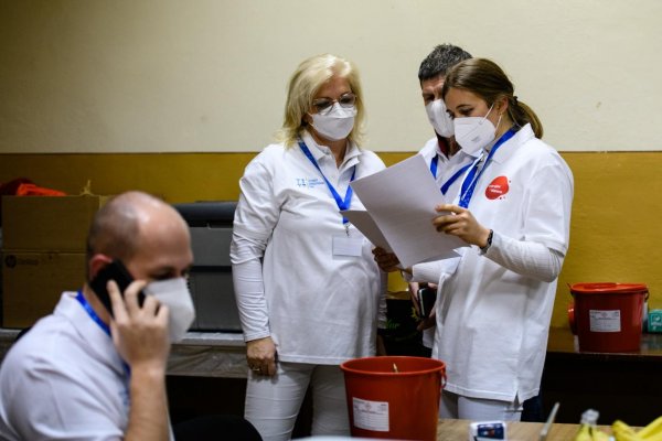 Sociálni pracovníci a zdravotníci, vrátane záchranárov, dostanú jednorazovú odmenu 350 eur