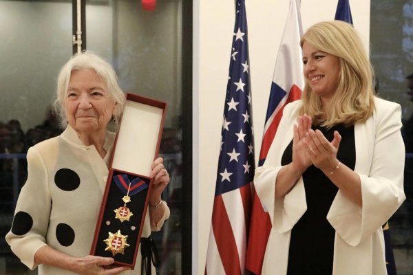 Prezidentka Čaputová V USA udelila štátne vyznamenanie vedkyni Bajcsyovej