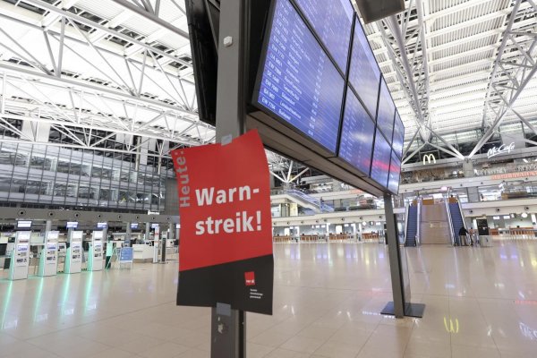 Štrajk paralyzoval v Nemecku vlakovú, leteckú, lodnú i mestskú hromadnú dopravu