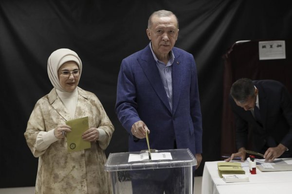 Neoficiálne výsledky volieb ukazujú víťazstvo Erdoğana