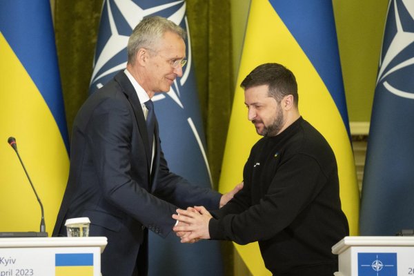 Ukrajina má právoplatné miesto v NATO, vyhlásil Stoltenberg v Kyjeve