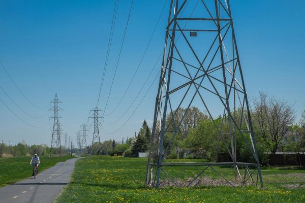 Trhové ceny elektriny aj plynu klesli, svoje vrcholy zrejme už majú za sebou