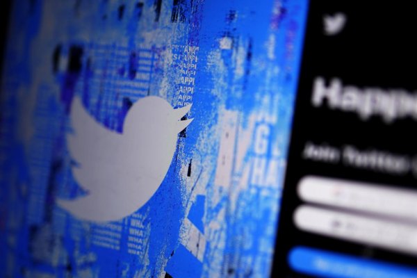 Novú službu predplateného overenia účtov na Twitteri využili stovky podvodníkov