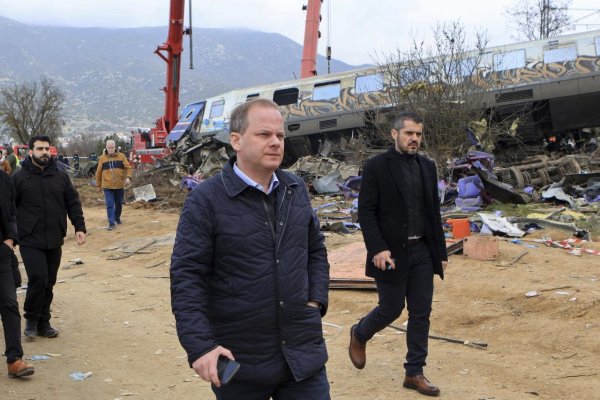 Grécky minister dopravy po tragickej nehode vlakov podal demisiu