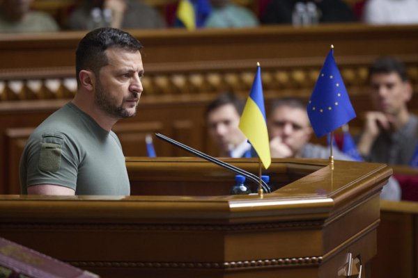 Vďaka kazetovej munícii sa Rusi budú musieť stiahnuť z obranných postavení, hovorí ukrajinský veliteľ