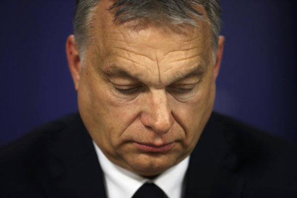 Orbán dostal poslednú šancu. Prečo Fidesz rovno nevyhodili?
