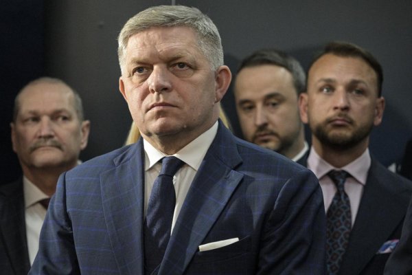Premiér vyzval Šikutu a Mazáka podať disciplinárny návrh na Klimenta a Štifta