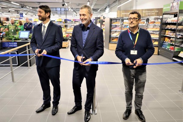 Tesco otvára v auguste tri predajne  na strednom Slovensku
