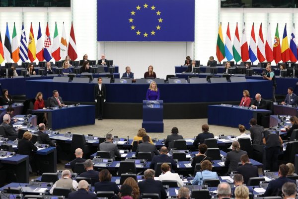 Európsky parlament vyzýva slovenskú vládu na pokrok v ochrane práv LGBTIQ+ ľudí