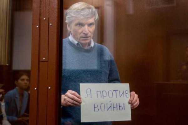 Ruský poslanec dostal sedem rokov väzenia za kritiku vojny na Ukrajine