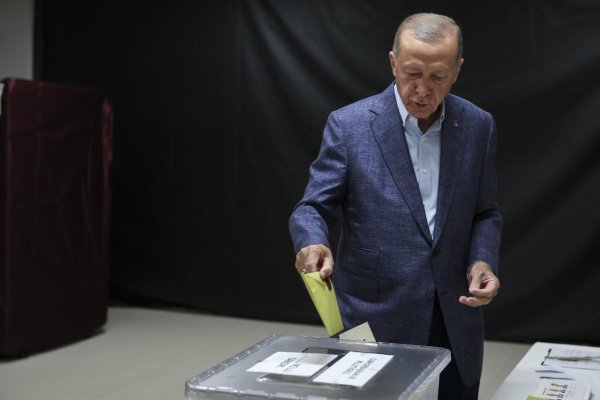 Prvé predbežné výsledky naznačujú solídny náskok Erdogana