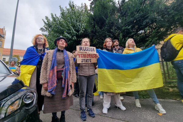 Pred ruskou ambasádou v piatok protestovali proti anexii ukrajinských území 