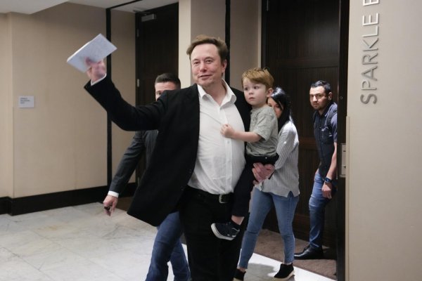 „Chcimír“ Elon Musk a jeho prst na vypínači Starlinku