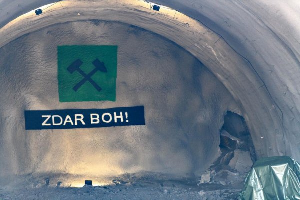 Pri Ružomberku prerazili strategický diaľničný tunel Čebrať, práce trvali osem rokov