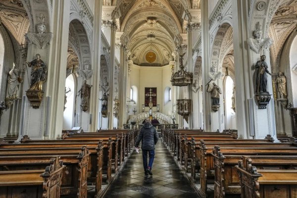 Podľa prieskumu je za odluku cirkvi od štátu 61 percent Slovákov