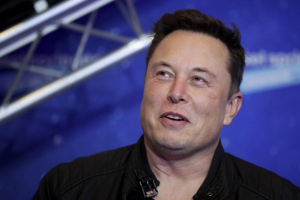 Musk oznámil, že jeho firma bude naďalej financovať službu Starlink na Ukrajine