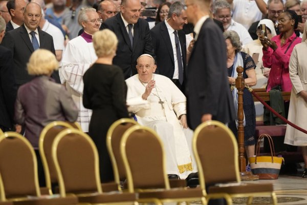 Pápež vyjadril znepokojenie nad požiarmi v Stredomorí
