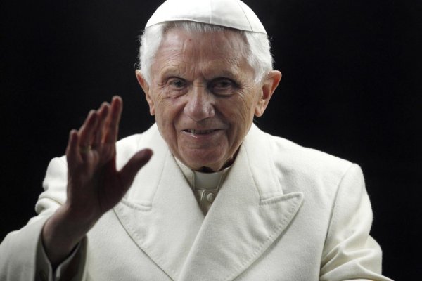 Vo veku 95 rokov zomrel emeritný pápež Benedikt XVI.