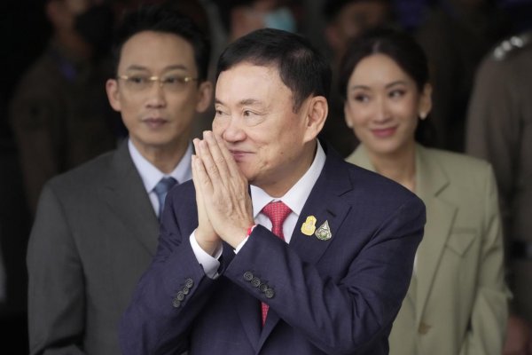 Thajského expremiéra Thaksina Šinavatru odsúdili na osem rokov väzenia