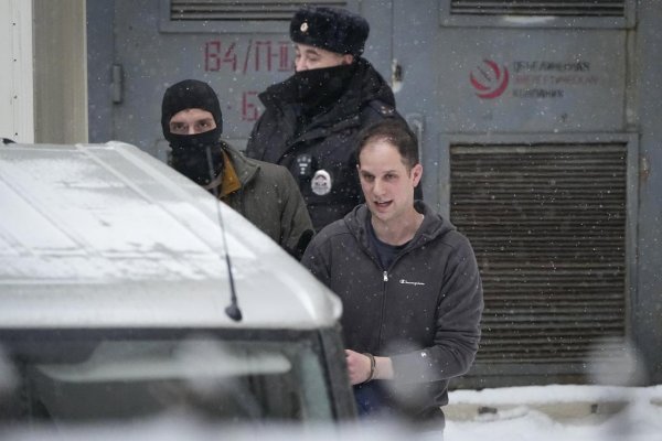Rusko: Súd potvrdil predĺženú vyšetrovaciu väzbu amerického novinára