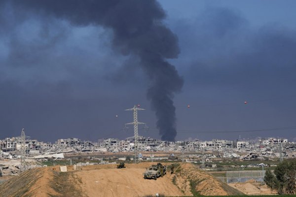 Izraelská armáda rozširuje operáciu v okolí mesta Chán Júnis v Pásme Gazy