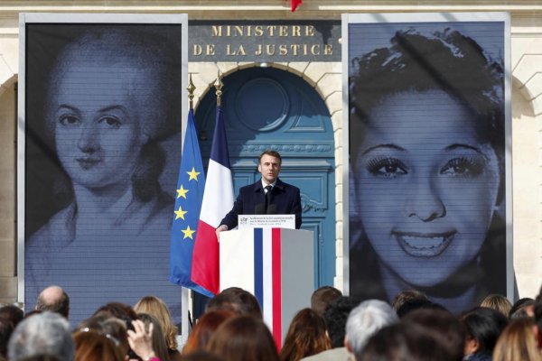 Francúzsko: Macron chce pridať právo na interrupcie do Charty základných práv EÚ