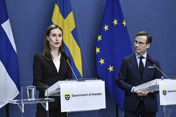 Fínsko a Švédsko sú odhodlané vstúpiť do NATO spolu, potvrdili premiéri