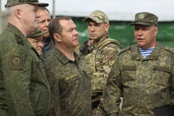 Exprezident Medvedev sa vyhráža Poľsku zánikom, označil ho za „nebezpečného nepriateľa“