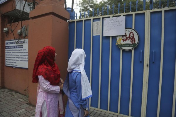 Školy v pakistanskom Láhaure sú kvôli smogu zatvorené