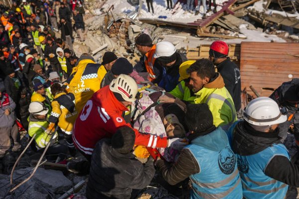 Slovenskí záchranári v Turecku našli v troskách aj živých ľudí