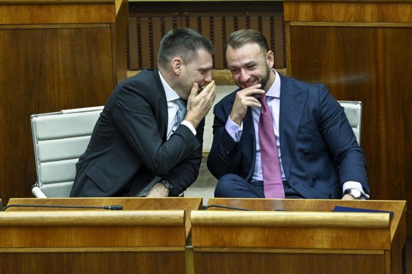 Minister vnútra M. Šutaj Eštok ostáva vo funkcii, poslanci ho neodvolali