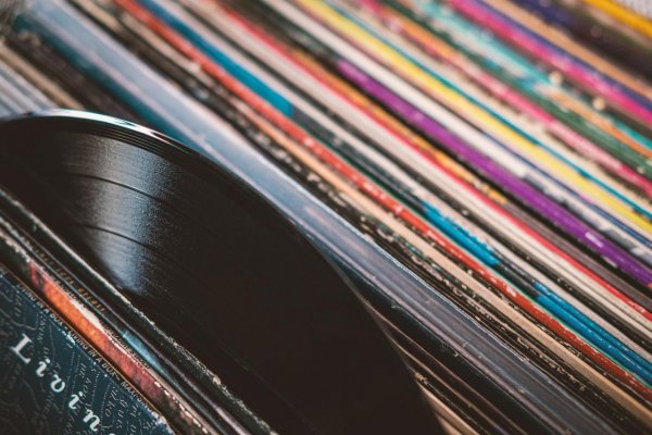 Sviatok vinylov Record Store Day sa po odklade vracia aj na Slovensko