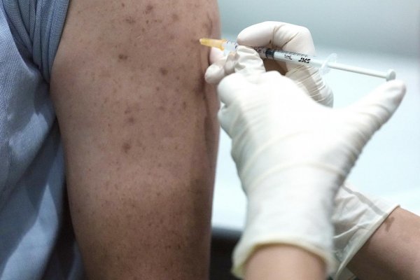Ambulantní lekári začali očkovať proti ochoreniu covid-19