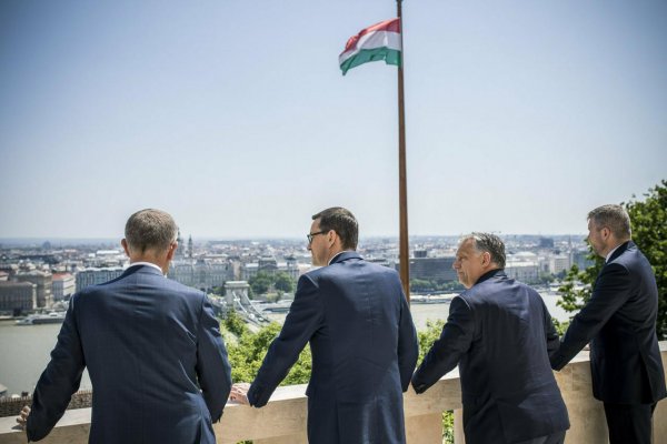 Od toxickej V4 s diktátom Orbána sa buď rýchlo vzdiaľme, alebo zmeňme pravidlá hry