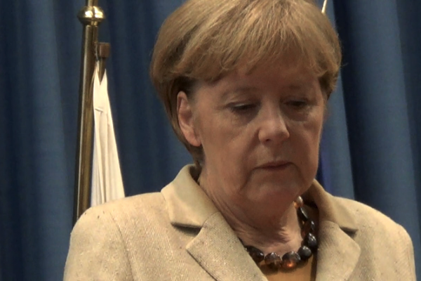Merkelová o Ukrajine: Od prímeria sme ďaleko