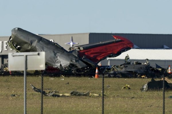 Zrážku historických lietadiel počas leteckej šou v Dallase neprežilo šesť ľudí