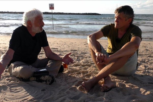 .pod lampou: S Fedorom Gálom na pláži Tel Avivu