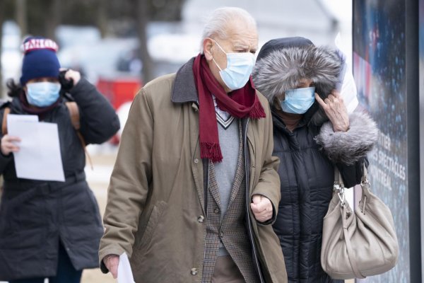 Seniori sú v čase pandémie ešte viac osamelí. Ľudia sa mobilizujú, aby im pomohli