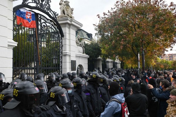 Protesty k 17. novembru sú protizákonné, upozorňuje Mikulec