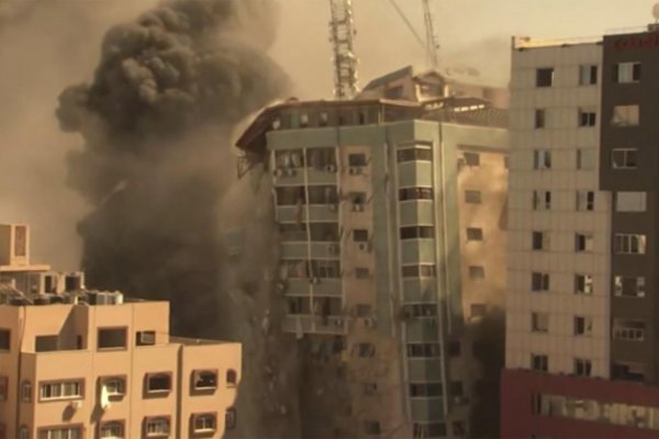 Izrael zničil náletom v meste Gaze budovu, kde sídlili zahraničné médiá