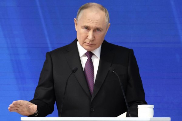 Putin je iracionálny. Keď mu Západ ustúpi, bude ešte nebezpečnejší, hovorí exminister zahraničia Litvy