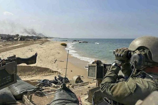 Izraelská armáda postúpila k pobrežiu pásma Gazy, rozdelila ho na dve časti