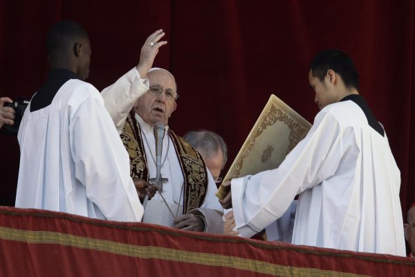 Pápež František udelil veriacim tradičné požehnanie Urbi et Orbi 