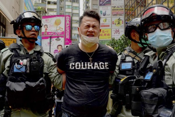 Hongkonská polícia zatkla prvú osobu na základe nového zákona o bezpečnosti