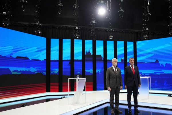 Popoludní sa začne druhé kolo českých prezidentských volieb
