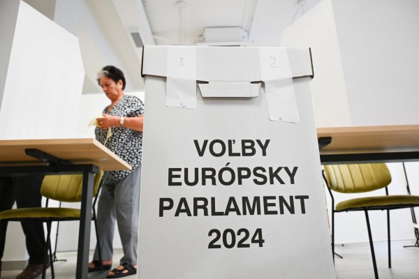 Ráno sa otvorili volebné miestnosti, Slováci si volia europoslancov