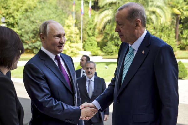 V Soči sa začalo stretnutie Putina s Erdoganom, témou je obilná dohoda