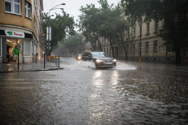 SHMÚ vydal výstrahu pred búrkami, môžu zasiahnuť celé Slovensko