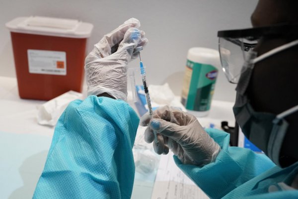 Operátori infoliniek nemôžu posudzovať nevhodnosť podania vakcín, upozorňuje ministerstvo zdravotníctva