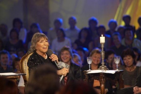 Vo veku 89 rokov zomrela legendárna speváčka Hana Hegerová